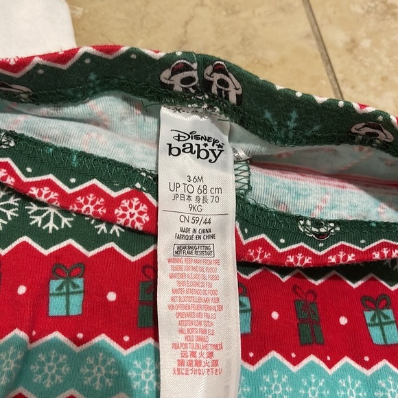 EUC Disney Baby Holiday Two Piece Pajama Set Size 3-6M - Picture 4 of 5